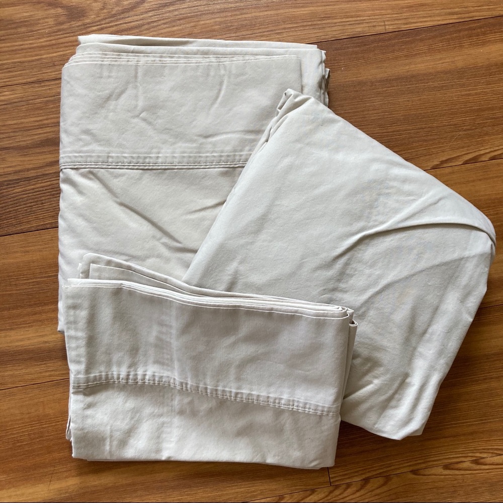 Bed sheets, tan, full (4 pieces)